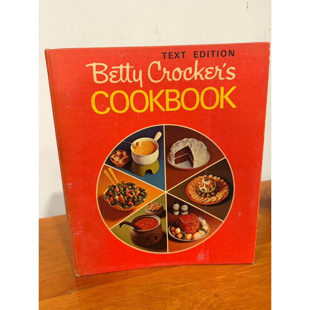 Vintage Betty Crocker's Cookbook Text Edition Red 5 Ring Binder McGraw-Hill